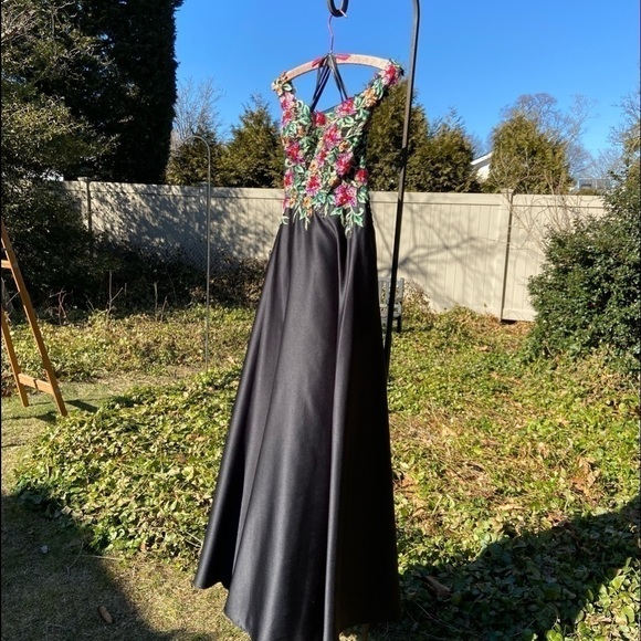 Lucci Lu gown with peekaboo shorts embroidery, beads, and pockets! - Picture 5 of 15